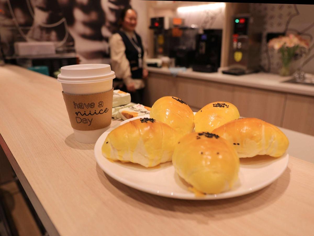 Ibis Shanghai Changshou Road Hotel 외부 사진
